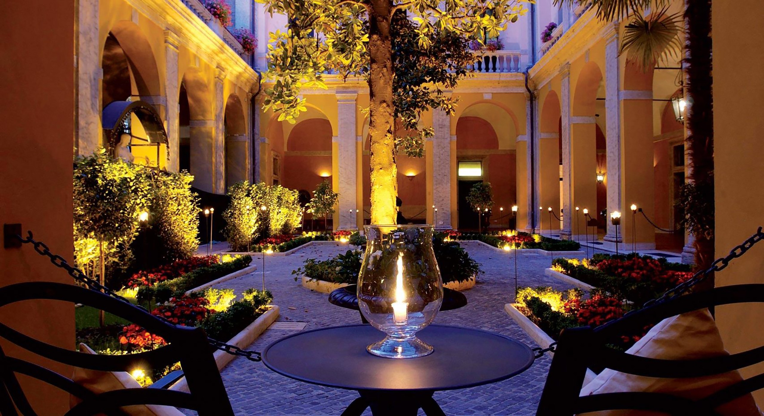 Hotel-Palazzo-Cesi-Roma-Chiostro-Serale-1-1705x930