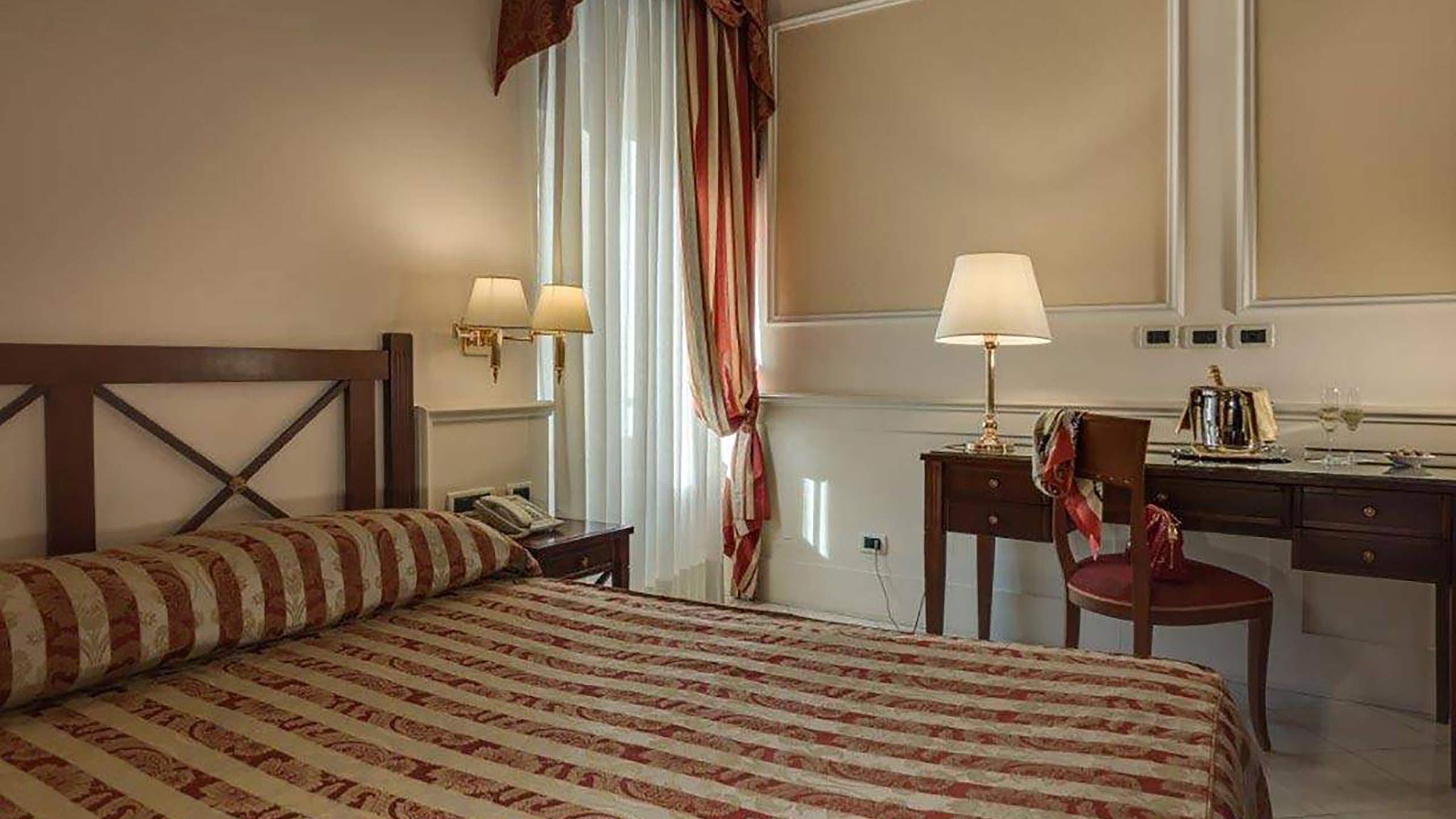 Hotel-Palazzo-Cesi-Roma-Camera-Deluxe-3